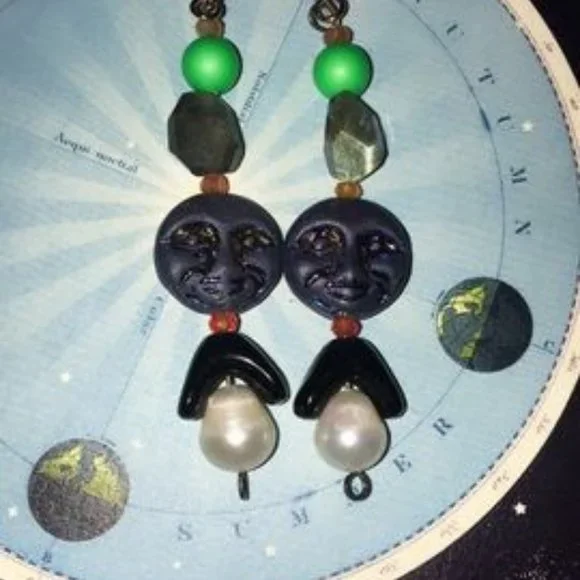 "Scorpio" earrings- handmade semiprecious vintage beads, labradorite, pearl - Picture 2 of 4